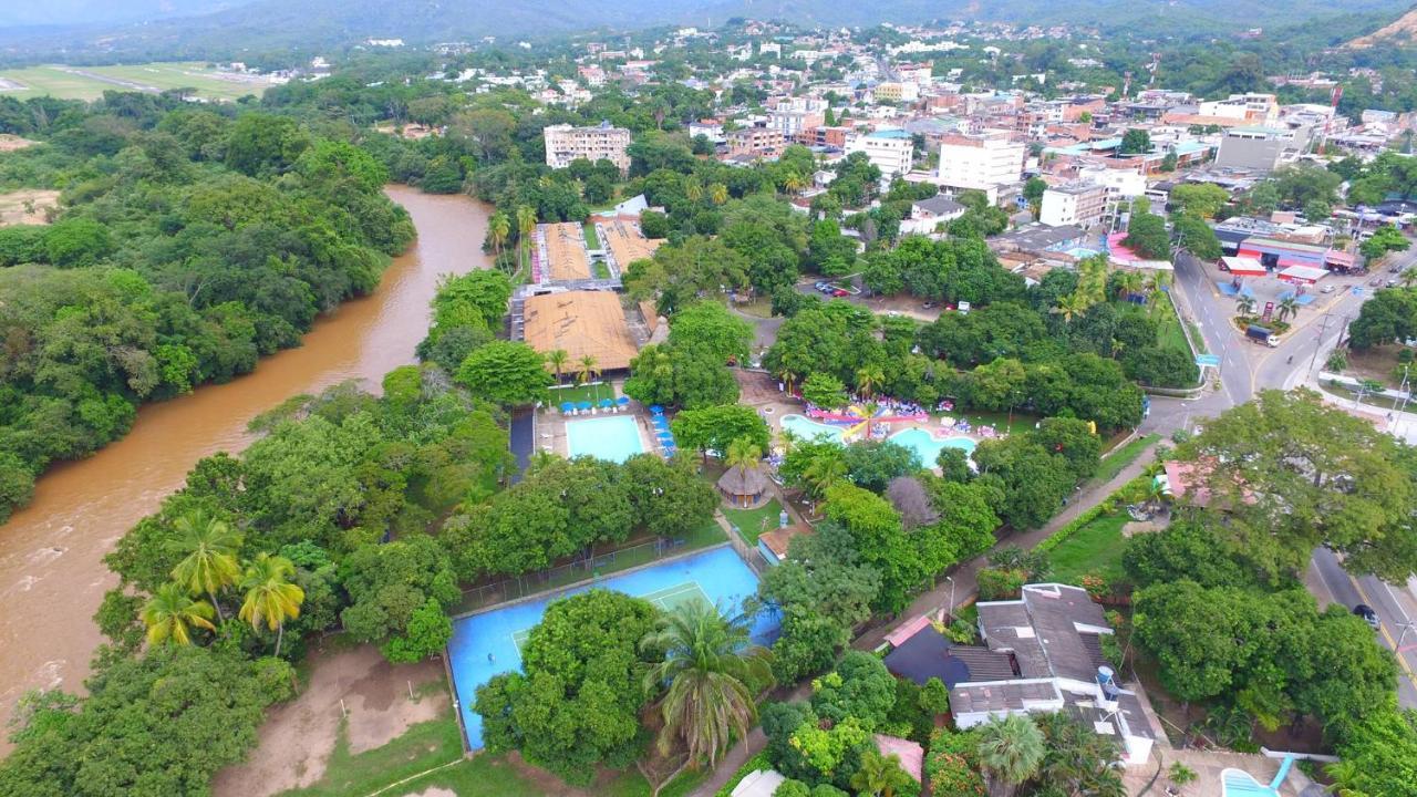 Hotel Guadaira Resort Мельгар Экстерьер фото
